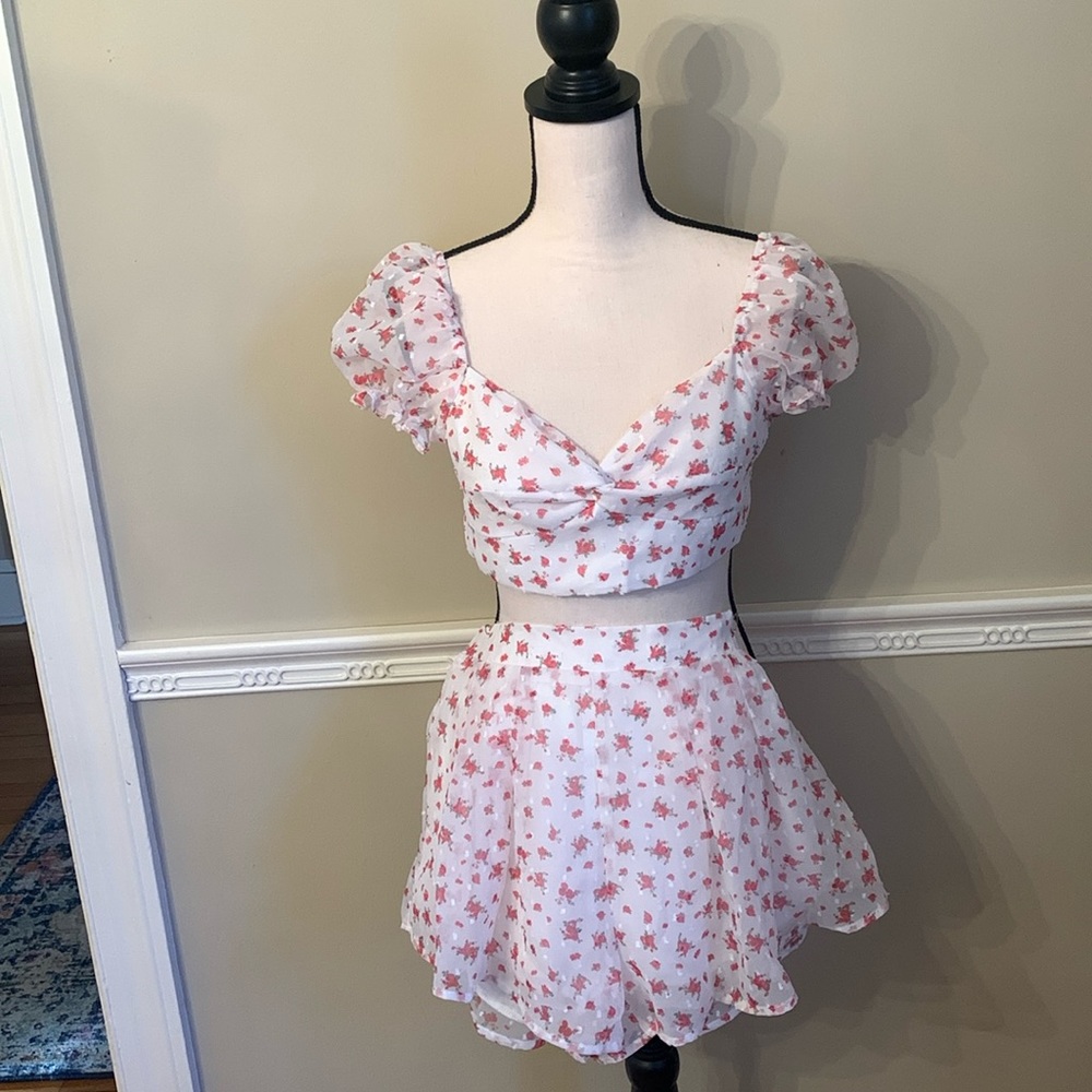 Really Cute 2 Piece Floral Shein Set. Bottom is a Skort. Size XS